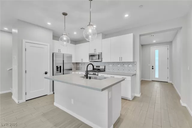 MLS: 2739426 Condo For Sale