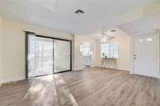 Photo #4: 2739474 Listing