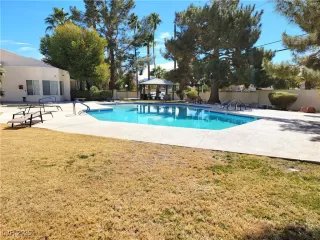 Photo #4: 2739500 Listing 