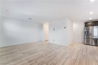 Photo #3: 2739508 Listing