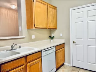 Photo #3: 2739550 Listing 