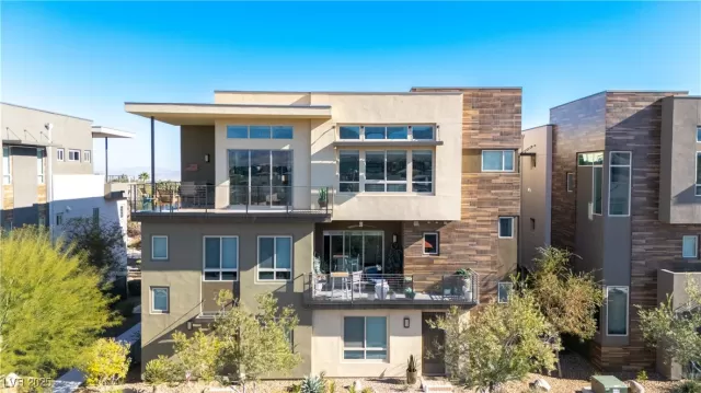 MLS: 2739558 Condo For Sale