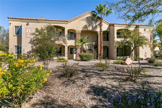 MLS: 2739567 Condo For Sale