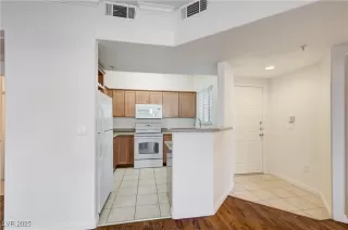 Photo #5: 2739600 Listing 