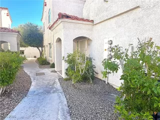 Photo #3: 2739610 Listing 