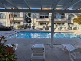 Photo #1: 2739637 Listing 