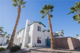 Photo #2: 2739680 Listing