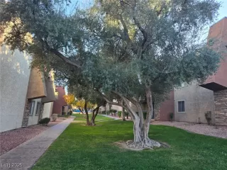 Photo #2: 2739683 Listing 