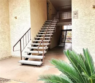 Photo #4: 2739683 Listing 