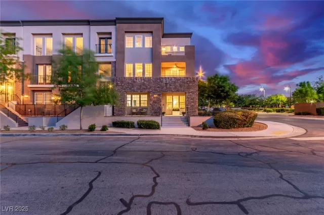 MLS: 2739685 Condo For Sale