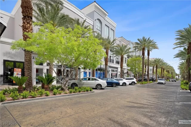 MLS: 2739697 Condo For Sale