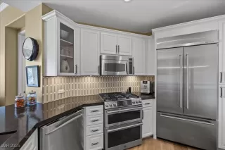 Photo #6: 2739697 Listing