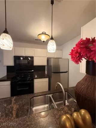 Photo #3: 2739748 Listing 