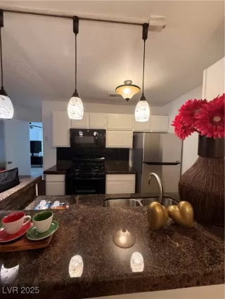 Photo #5: 2739748 Listing 