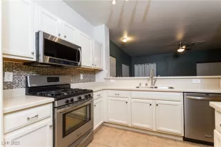 Photo #3: 2739758 Listing