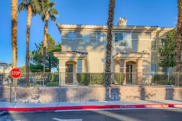 MLS: 2739797 Condo For Sale