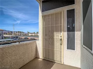 Photo #3: 2739809 Listing