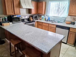 Photo #2: 2739820 Listing 