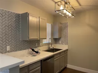 Photo #1: 2739887 Listing