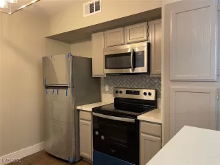 Photo #2: 2739887 Listing