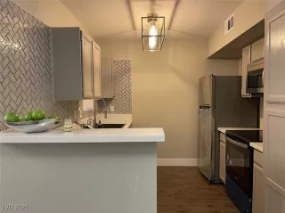 Photo #3: 2739887 Listing