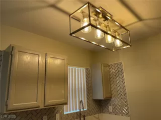 Photo #5: 2739887 Listing