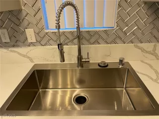 Photo #6: 2739887 Listing