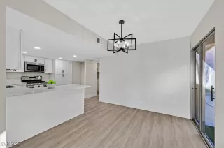 Photo #5: 2739901 Listing