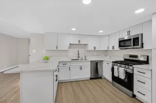 Photo #6: 2739901 Listing