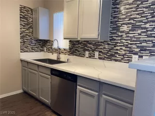 Photo #2: 2739903 Listing