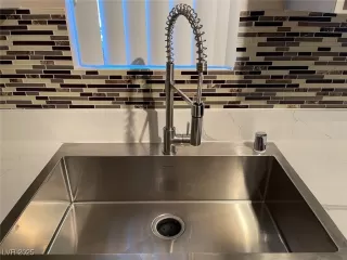 Photo #5: 2739903 Listing