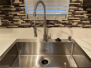 Photo #3: 2739905 Listing 