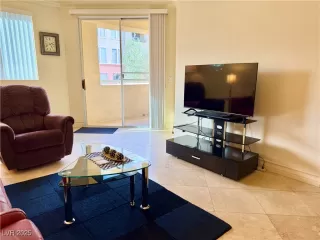 Photo #4: 2739919 Listing