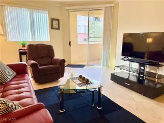 Photo #5: 2739919 Listing