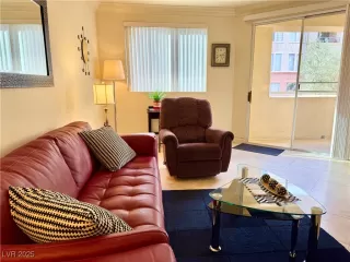 Photo #6: 2739919 Listing