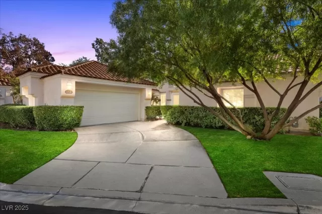 MLS: 2739922 Condo For Sale