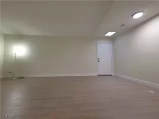 Photo #3: 2739945 Listing