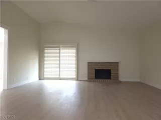 Photo #4: 2739945 Listing