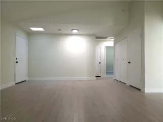 Photo #5: 2739945 Listing