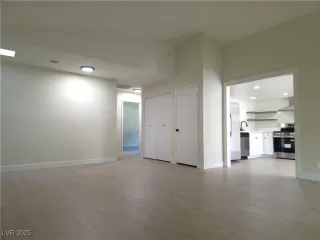 Photo #6: 2739945 Listing