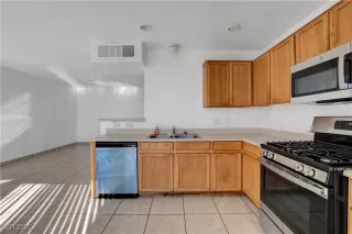 Photo #4: 2739952 Listing 