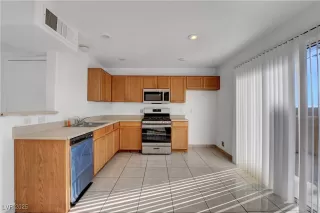 Photo #5: 2739952 Listing 