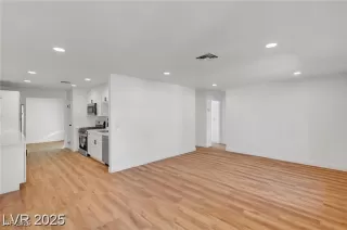 Photo #3: 2739997 Listing 