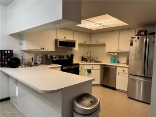 Photo #2: 2740002 Listing