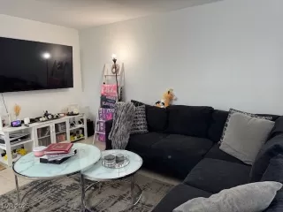 Photo #5: 2740002 Listing