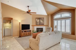 Photo #2: 2740010 Listing