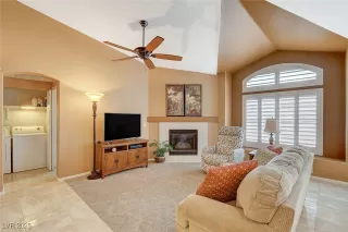 Photo #5: 2740010 Listing