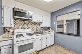 Photo #4: 2740037 Listing 