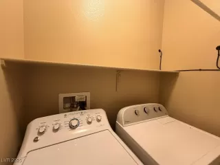 Photo #4: 2740040 Listing