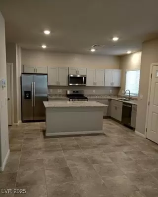 Photo #2: 2740054 Listing